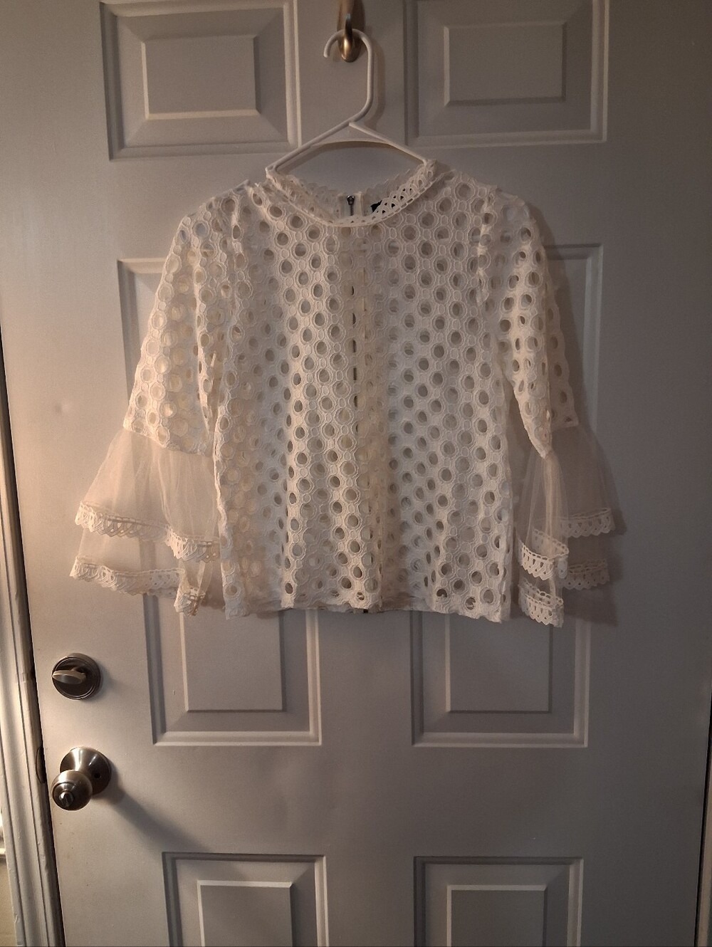 White Lace Eyelet Bell-Sleeve Women's Top. Excellent Condition. Size XS